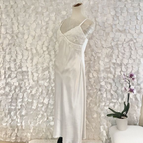 Jones New York Other - VINTAGE Jones New York LONG Ivory Satin Nightgown Chemise Medium Embroidered